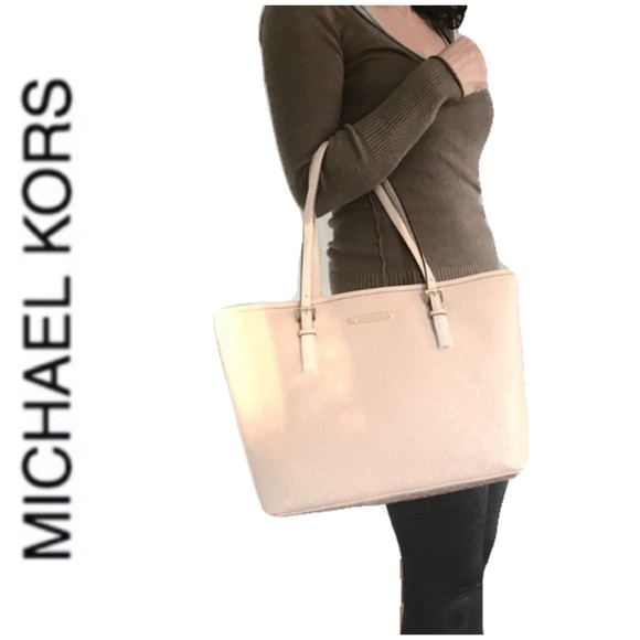 NWT lovely MK patent leather monogram tote oyster - Picture 6 of 6